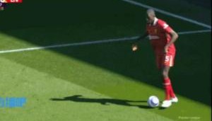 爱游戏正版-英超官方：凯莱赫放倒佩雷拉非点球，判定双方相撞而非守方犯规