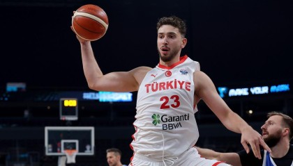 爱游戏入口-低开高走！申京狂揽16篮板+9前场篮板！火箭队预定联盟篮板第1？