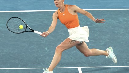 爱游戏官网-连画2个叉后，女网世界第12这次在镜头上写下：乌克兰，为你而战