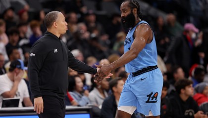 爱游戏平台-泰伦·卢：我们会想念哈登在场上的表现 以及他的个性